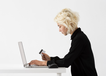 E-Commerce Dynamics and Global Retail Standards